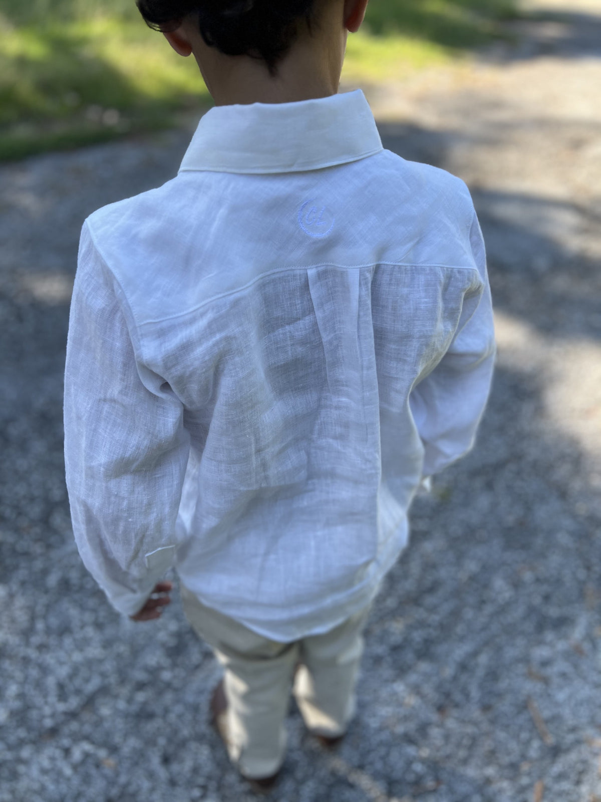 Round collar linen button down