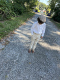 Cargar la imagen en la vista de la galería, A child standing on a gravel path outdoors, wearing a white long-sleeve button-up shirt, beige trousers, brown shoes, and a taupe flat cap.
